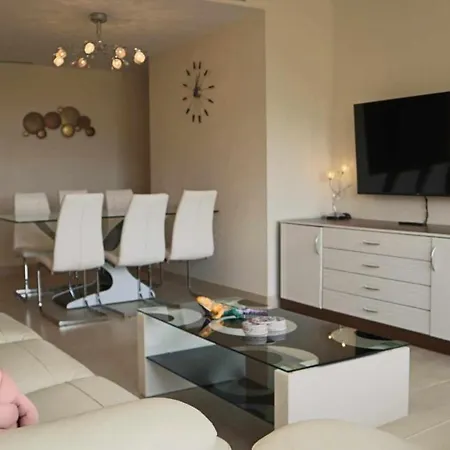 Resort, Samara By Houselogy Διαμέρισμα Μαρμπέλλα